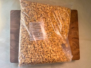 Японские снеки и крекеры: Арахис со вкусом сыра с чесноком