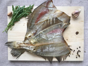 Мясо (АЛЬЯНС) вяленое свинина с халапеньо (50 гр): Камбала ёрш (Мурманская) вяленая