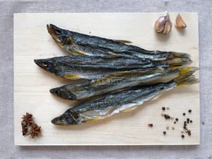 Джерки говяжьи со вкусом чеснока 45 гр.: Корюшка вяленая без икры