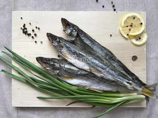 Джерки говяжьи со вкусом чеснока 45 гр.: Корюшка вяленая с икрой