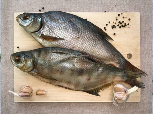 Джерки говяжьи со вкусом чеснока 45 гр.: Лещ цимлянский вяленый